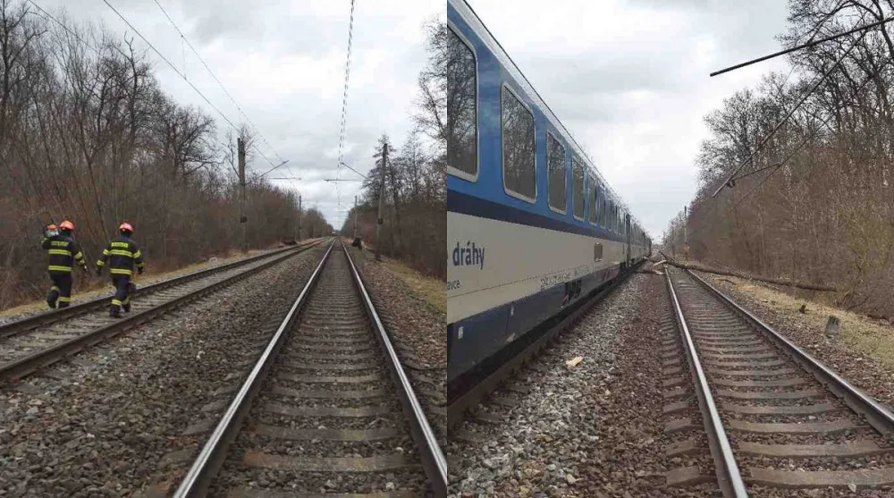 Vlak na Břeclavsku zastavil spadlý strom. Cestující musejí ve vagonech bez proudu hodiny čekat na evakuaci