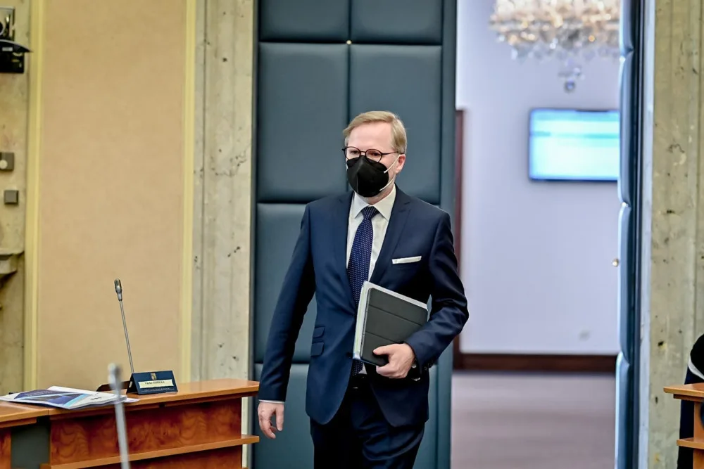 Jaká opatření zůstanou platná? Prakticky jen nošení respirátorů, tvrdí premiér Fiala