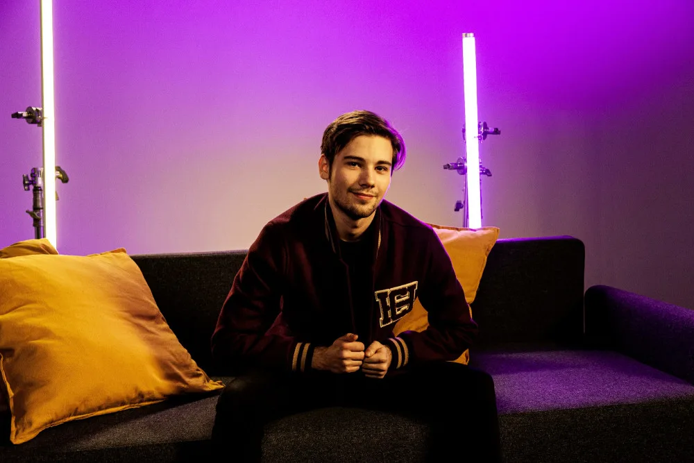 TBH řeší problémy mladých, o kterých se dostatečně nemluví, říká o novém seriálu herec Jiří Hába. Zdroj: Česká televize