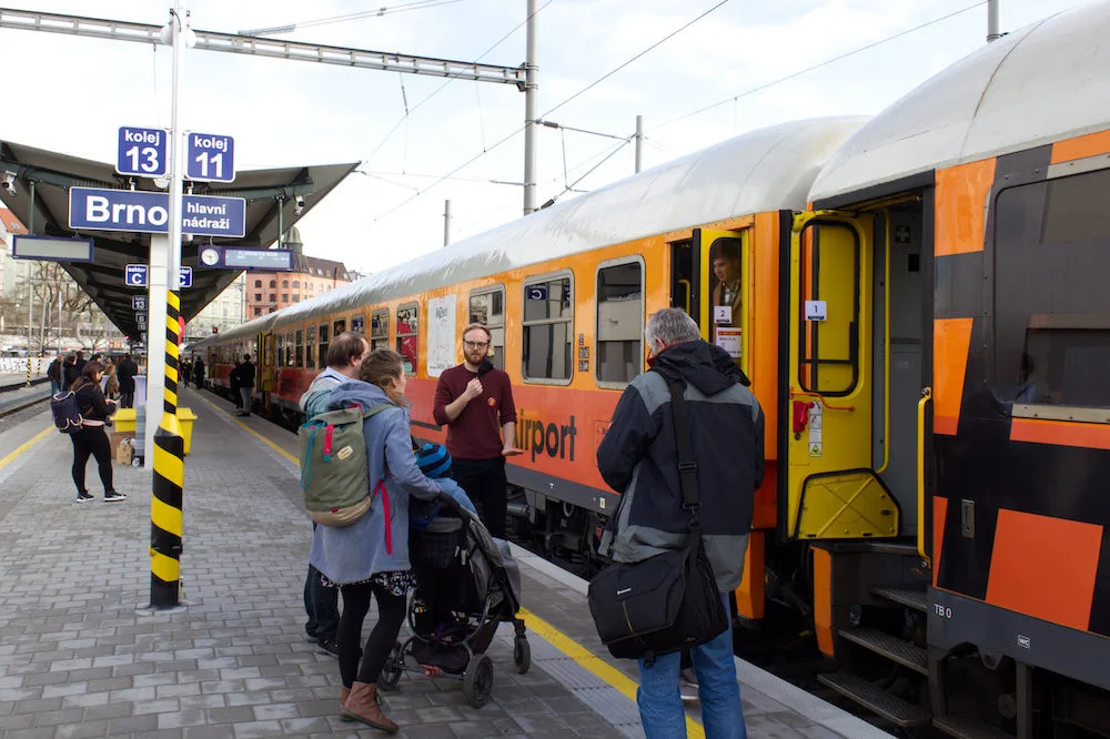 Brno vyslalo historicky první vlak, který dojede až na vídeňské letiště