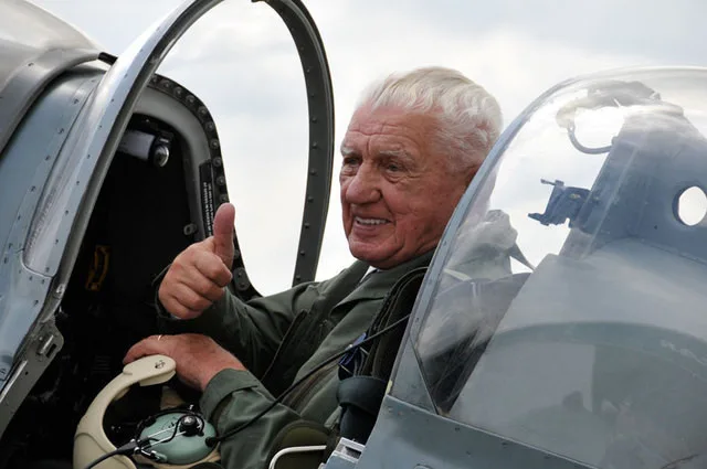Poslední československý pilot RAF Emil Boček slaví devětadevadesáté narozeniny