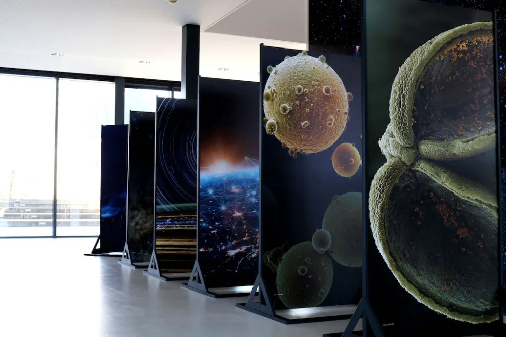 Unikátní spojení vesmíru a nanosvěta. Brněnská expozice boduje na světové výstavě i na hvězdárně