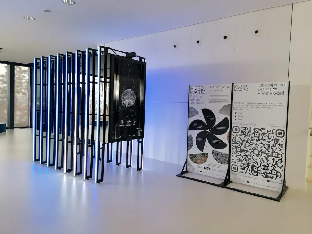 Unikátní spojení vesmíru a nanosvěta. Brněnská expozice boduje na světové výstavě i na hvězdárně