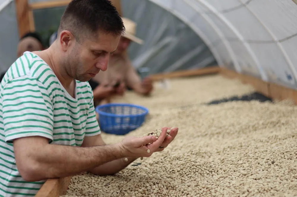 Jsme kávoví holisti. Důležitá je pro nás při výběru hlavně chuť, říkají majitelé qb coffee roasters