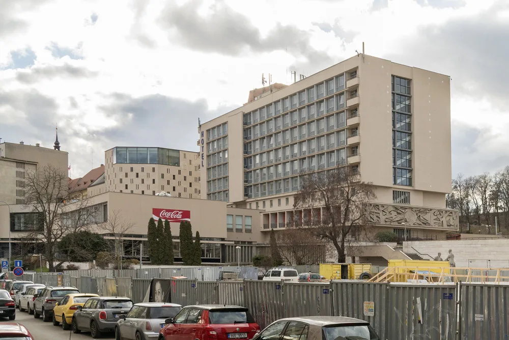 FOTO: BAM BRNO Hostil anglickou královnu, české prezidenty i hvězdy F1. Brněnský hotel International slaví šedesátku