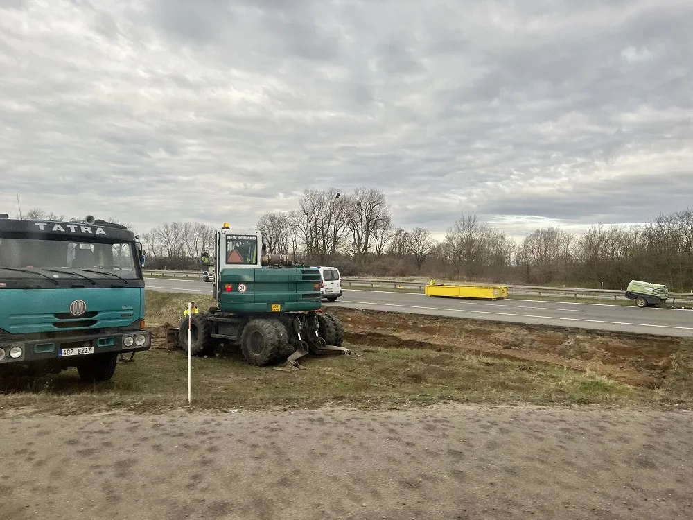 Zpožděné autobusy a nával kamionů. Řidičům komplikuje cestu do Brna omezení na D52