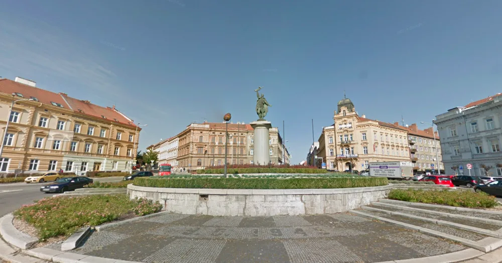 Vandal ve Znojmě zaútočil na památník Ivana. Je to ruský symbol, hájil se