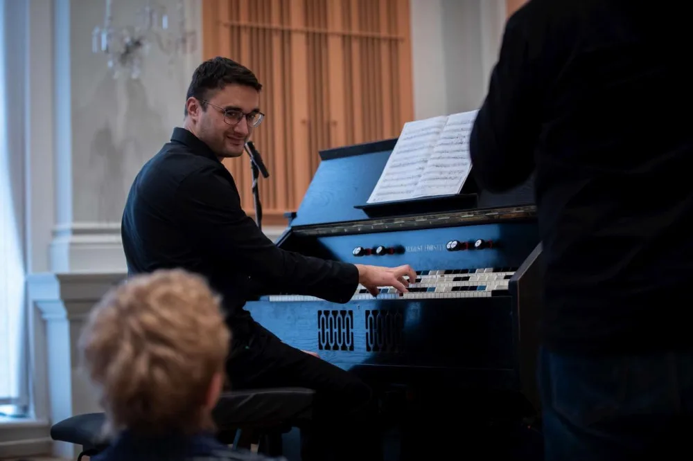 Miroslav Beinhauer a šestitónové harmonium