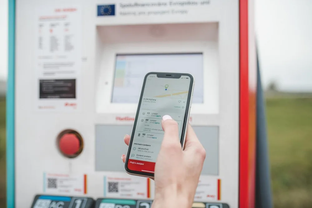 Mobilní aplikace E.ON Drive nově nasměruje řidiče elektromobilů k 700 dobíječkám v České republice