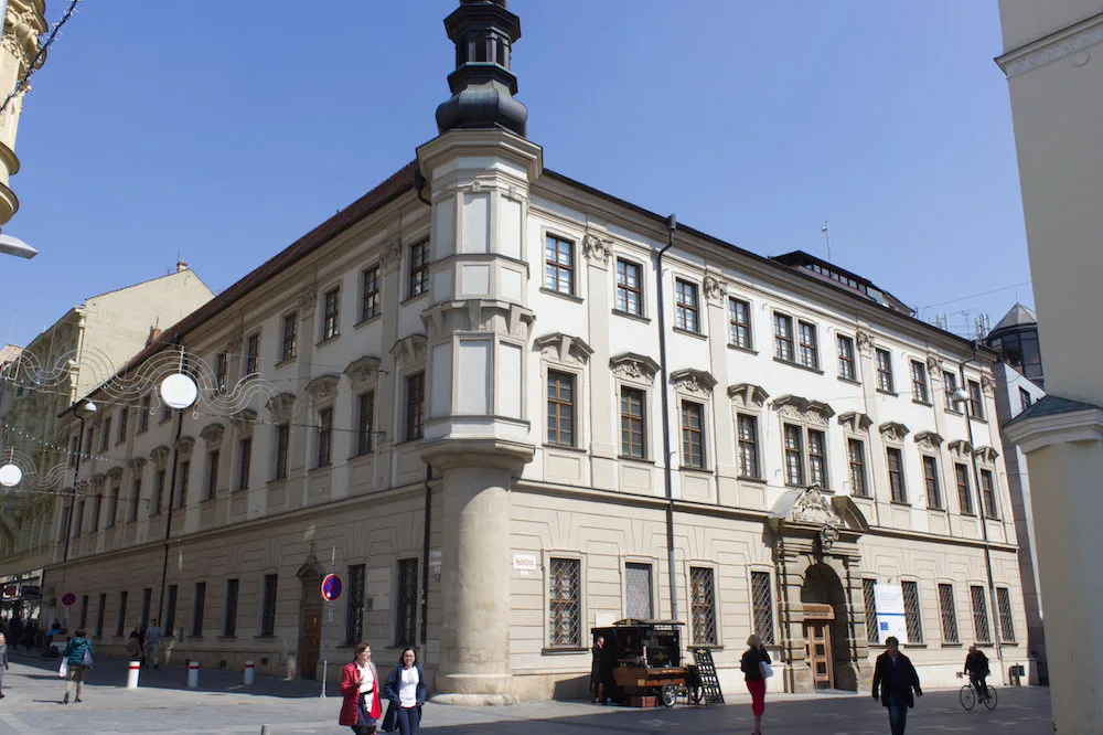 Pluh císaře Josefa II. či historické loutky. V Brně se po pěti letech otevírá Palác šlechtičen