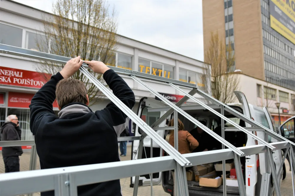 Blansko poznává umění. Přijďte si vyměnit semínka, lákají autoři skleníku na náměstí