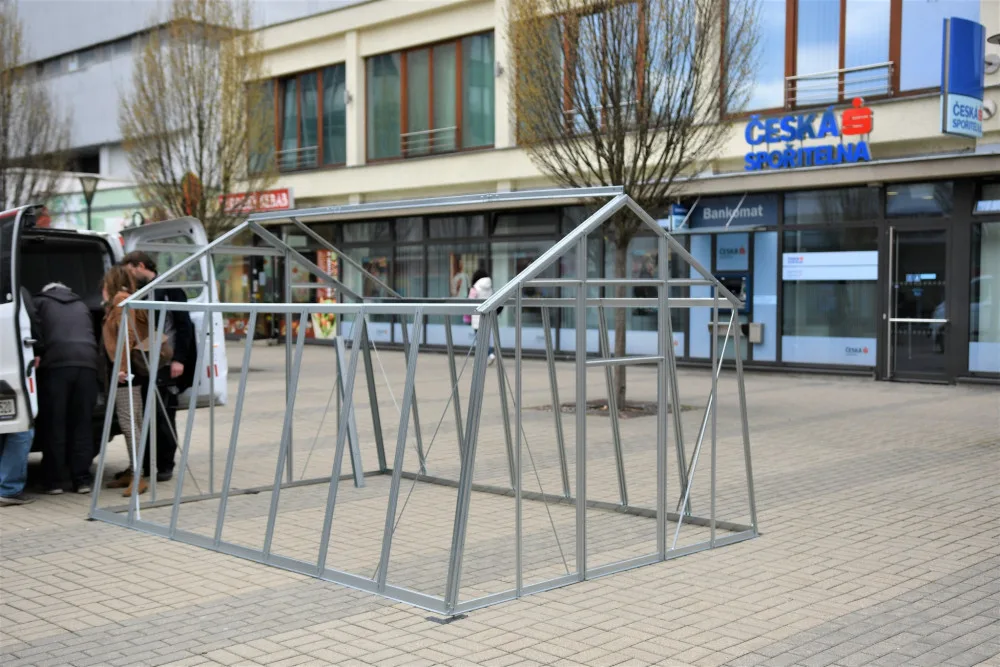 Blansko poznává umění. Přijďte si vyměnit semínka, lákají autoři skleníku na náměstí