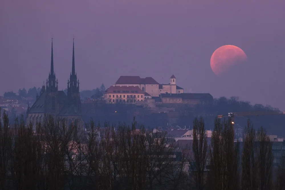 Podívejte se na částečné zatmění Měsíce