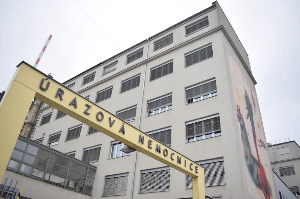 V Brně operovali zraněnou uprchlici. Na Ukrajině ji zasáhnul granát