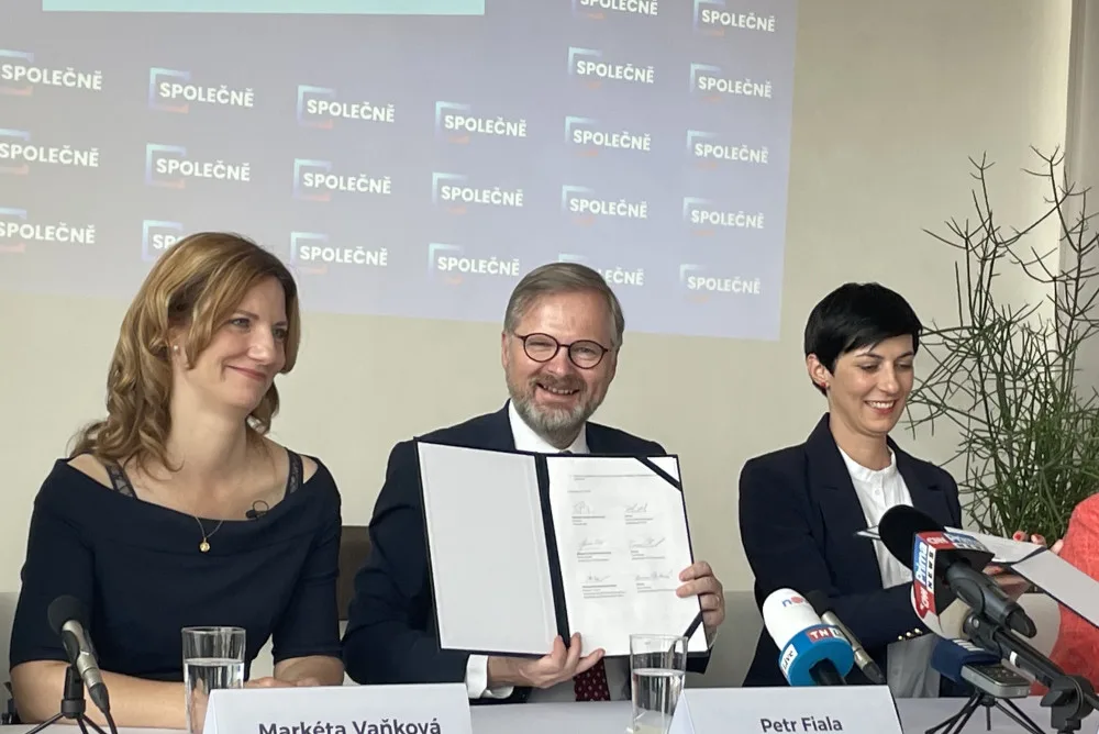 Zleva: Markéta Vaňková, Petr Fiala a Markéta Pekarová Adamová