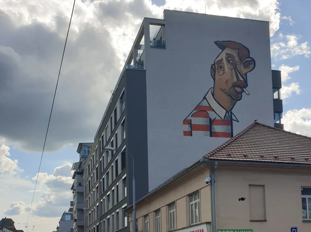 Na lidi v brněnském Bronxu shlíží portrét Havla
