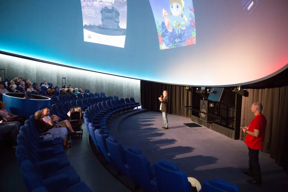 Podívejte se na nejnovější a nejlepší filmy pro digitální planetária 