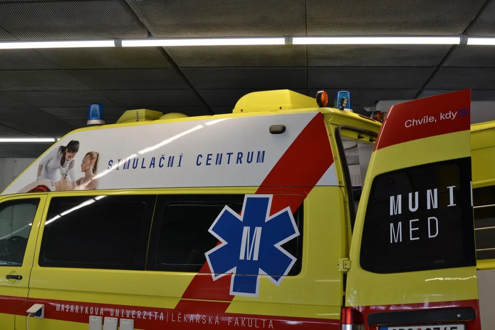 Studenti v Brně mají nemocnici bez pacientů. Učí se na simulátorech