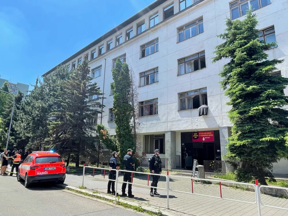 Brněnskou ubytovnu zachvátil požár. Hasiči evakuovali desítky lidí