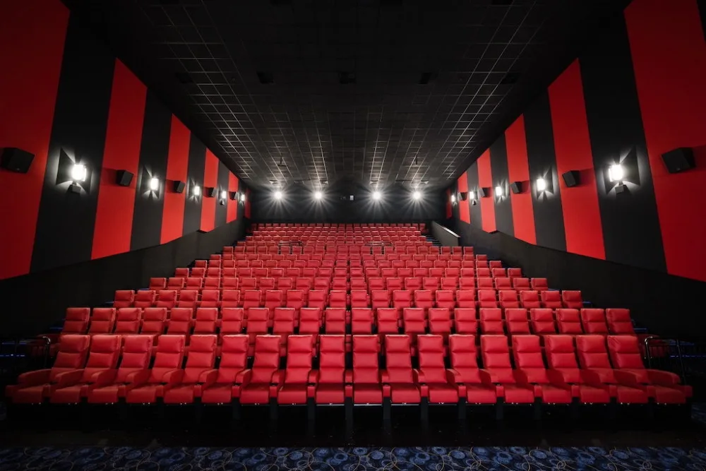 Milovníky filmu čeká v Brně nový zážitek. Ucítí vítr ve vlasech i spálené gumy