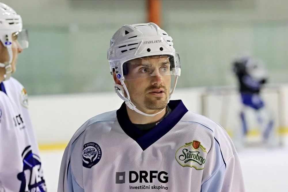 Jakub Flek na prvním tréninku Komety na ledě