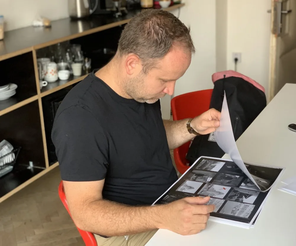 Fotograf z Brna našel u popelnic rozsáhlý fotoarchiv Zbrojovky. Snímky čeká po letech záchrana