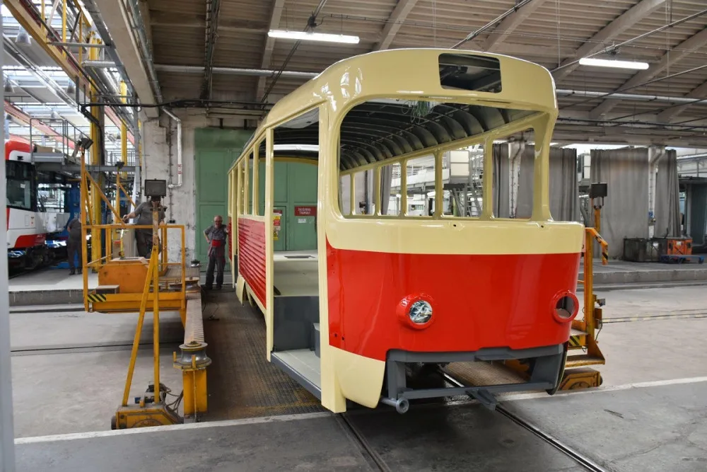 V Brně opravují pražskou historickou tramvaj, která nikdy nevozila cestující