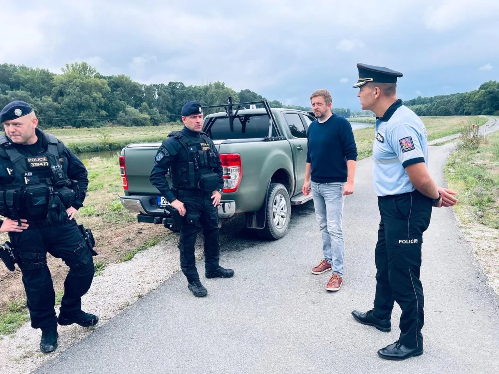 Cvičení policistů a návštěva Víta Rakušana (STAN)