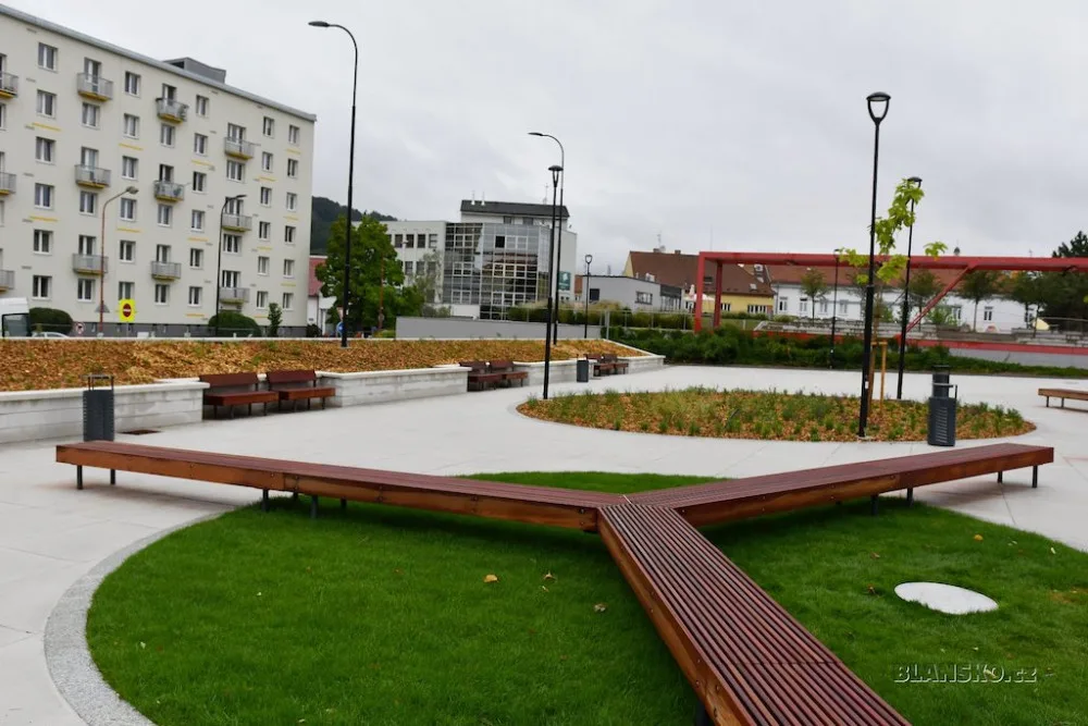 Blansko má opravené náměstí, parkoviště odsunulo za zeď