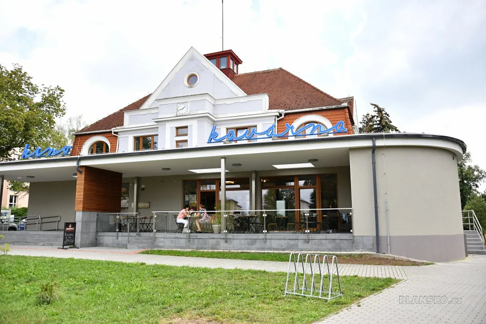 V Blansku opravili kino. Dostalo novou střechu i osvětlení
