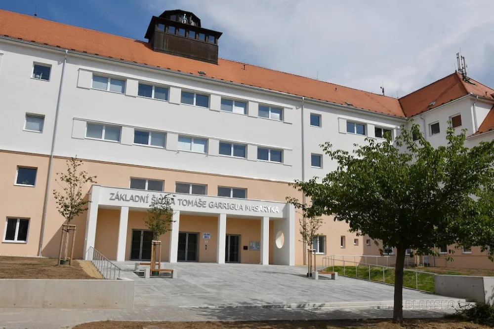 V Blansku skončila oprava školy. Děti dostaly novou jídelnu i šatny