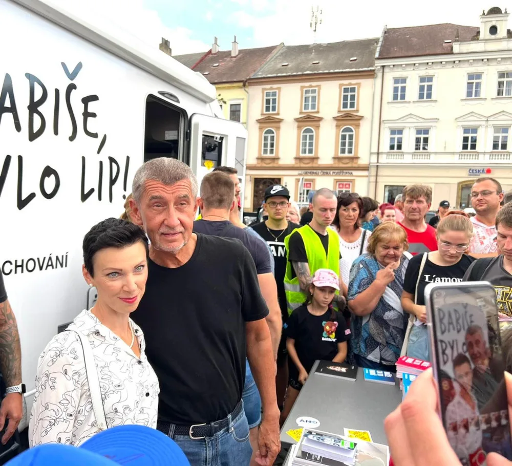 Babiš se omluvil za slova o zaplacených demonstrantech, protože mu to nařídil soud