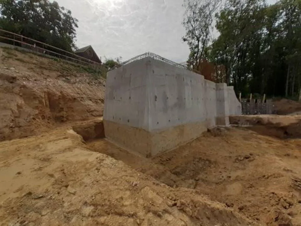 Rekonstrukce Předního rybníku v Hustopečích se se blíží ke konci.