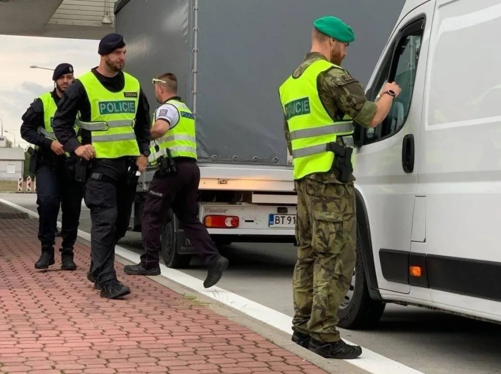 Na hranice Slovenskem zamířili kvůli migrantům vojáci