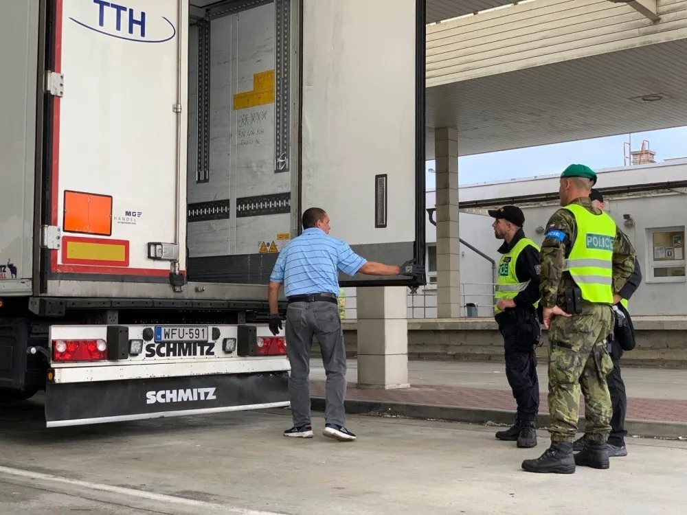 Na hranici se Slovenskem zamířili kvůli nájezdům migrantů vojáci