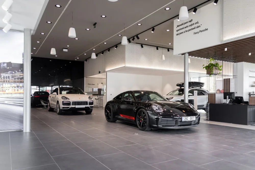 Porsche získalo nový domov v Brně. Výrobce vozů otevřel ve městě moderní centrum
