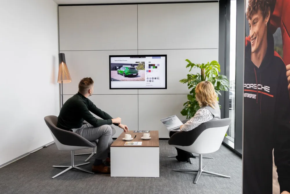 Porsche získalo nový domov v Brně. Výrobce vozů otevřel ve městě moderní centrum