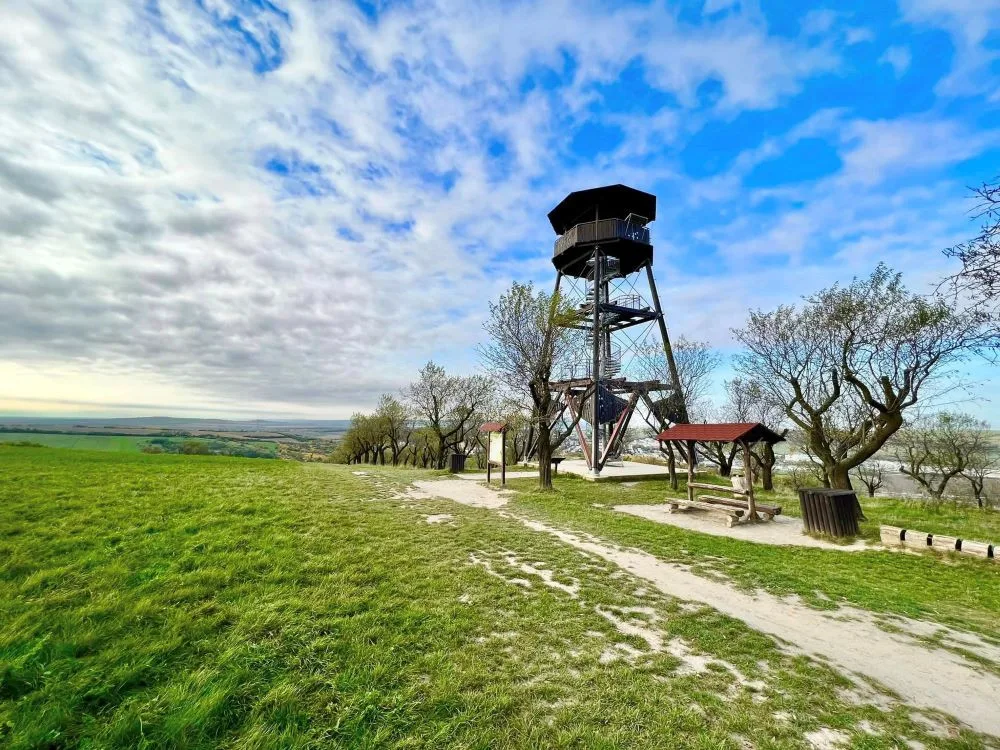 V Hustopečích zavřeli rozhlednu kvůli rekonstrukci. Návštěvníkům by hrozilo nebezpečí