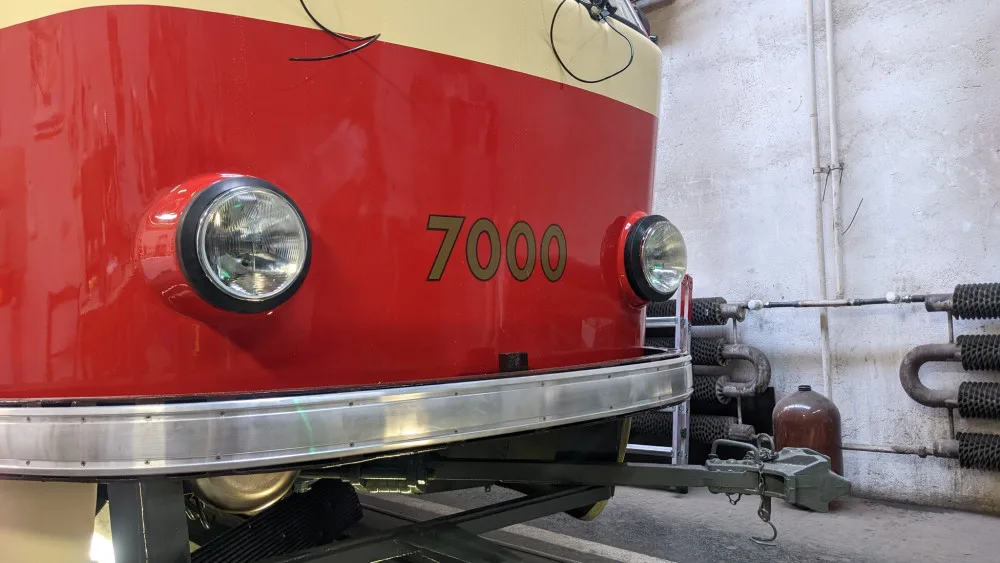 Brňané opravili retro šalinu z Prahy. Bude vozit cestující při mimořádných jízdách