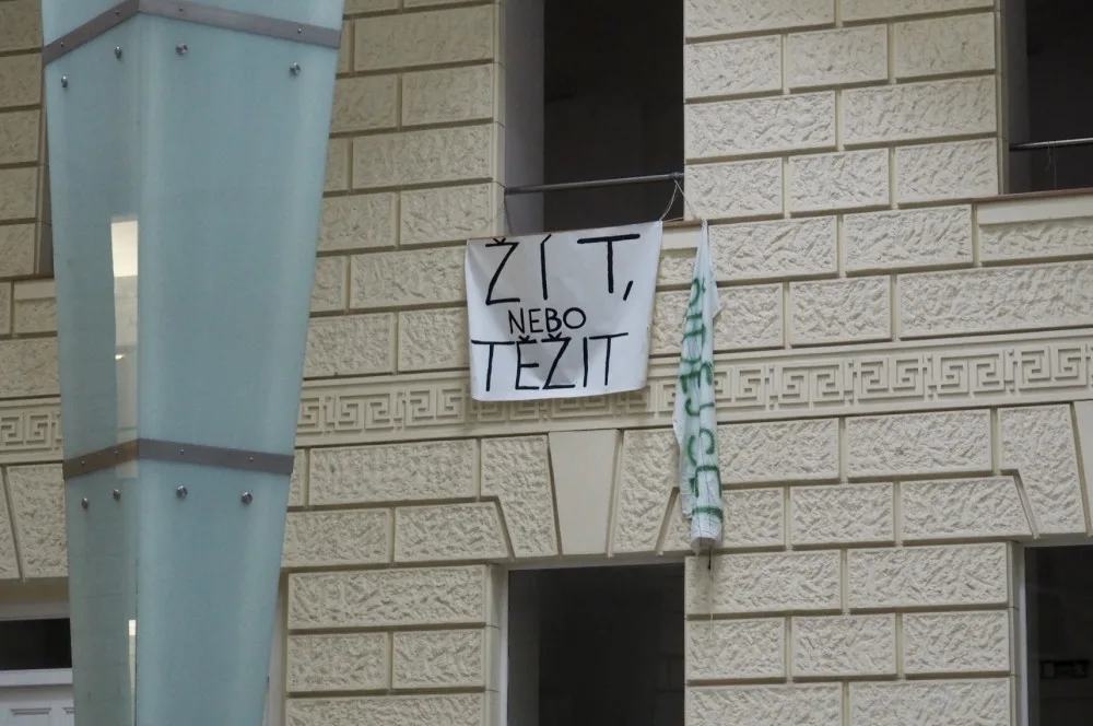 Nejsme aktivisté a v noci nám nebyla zima, chválí si mladí klimatickou stávku v Brně