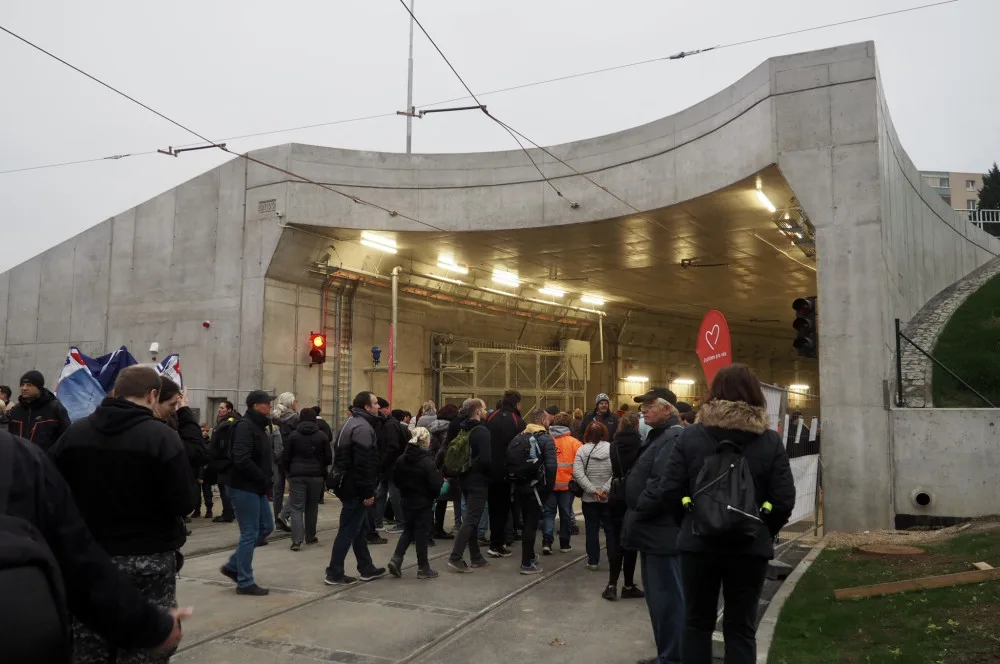 V Brně pustili lidi do nejdelšího tunelu pro šaliny. Přišly davy