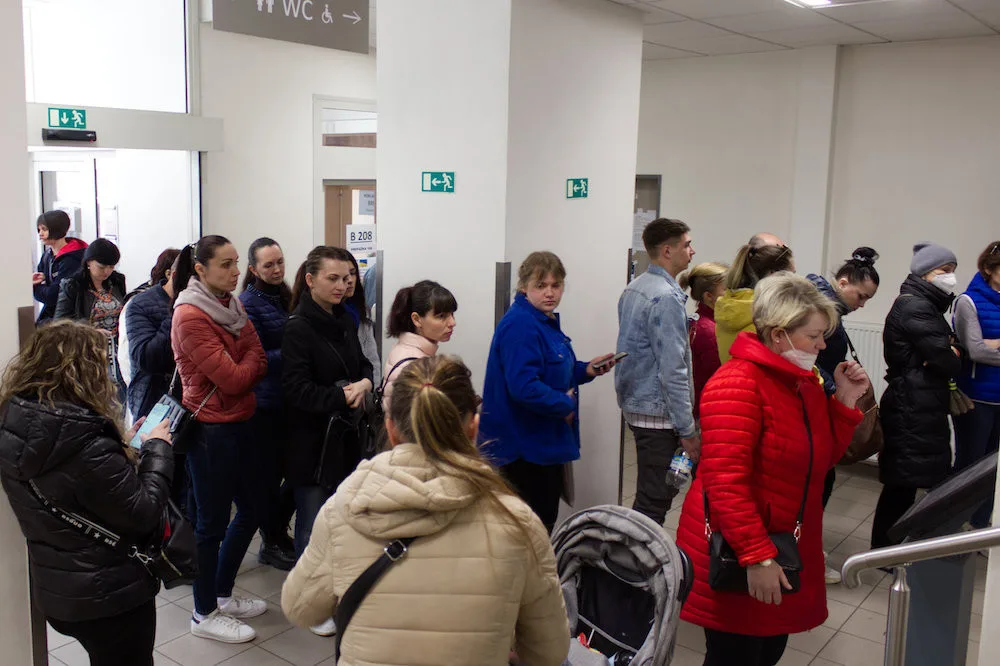 V Česku pracuje sto tisíc Ukrajinců a vyplácíme jim méně dávek, těší vládu