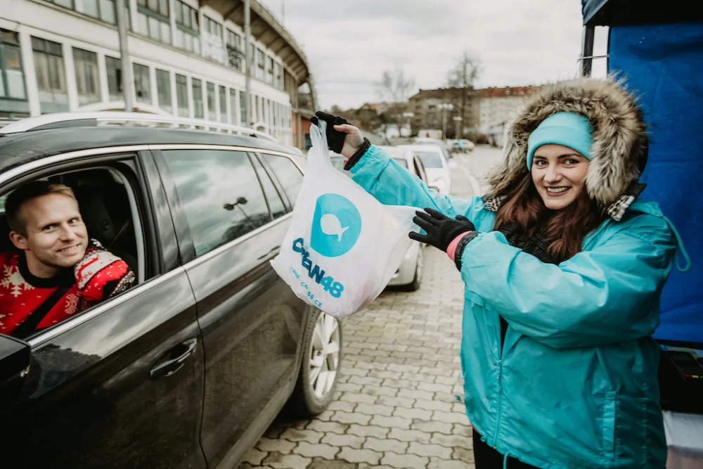 SOUTĚŽ: Vánoční kapr i čerstvý losos přímo do auta. V Brně funguje unikátní služba FishDrive