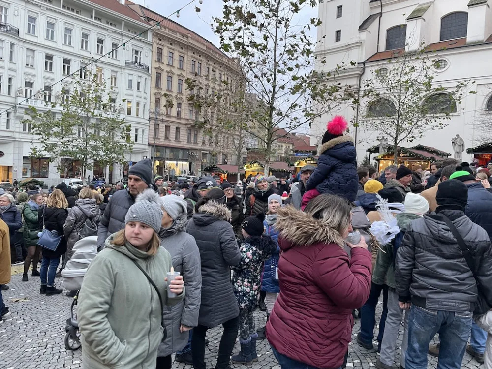 Na brněnských vánočních trzích se ve velkém krade, postřehla policie