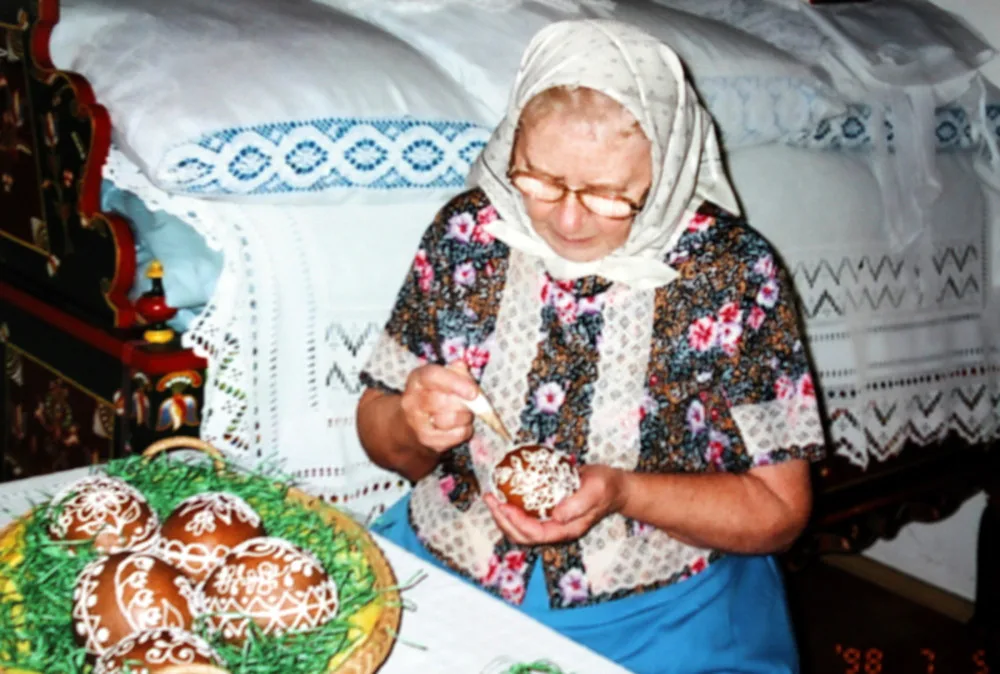 Zemřela známá jihomoravská malérečka Marie Švirgová