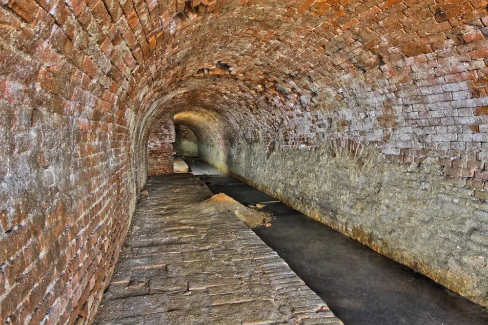 V brněnských Řečkovicích plánují zalít historický sklep betonem, místní se proti akci bouří