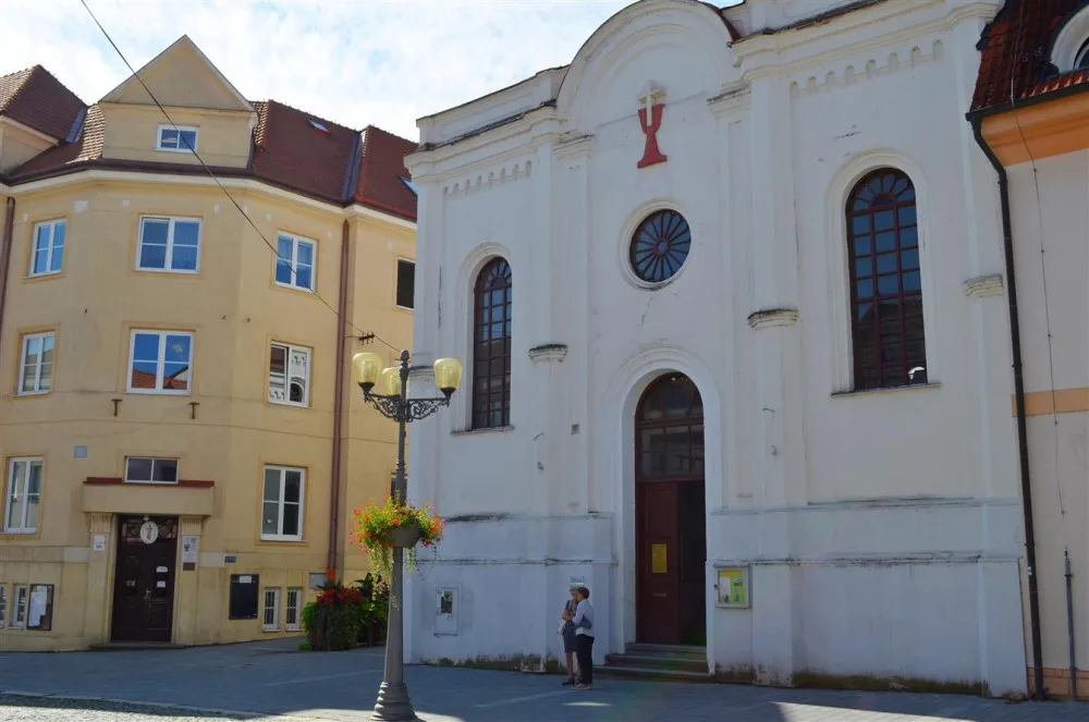 Vyškovská synagoga vyhlíží lepší časy. Památka si berou do parády restaurátoři