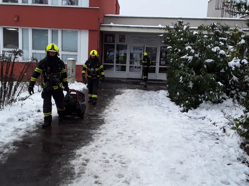 Brněnská základka hořela. Čtyři děti skončily v nemocnici