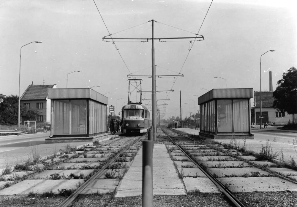 Tramvajová trať, která vede do Modřic