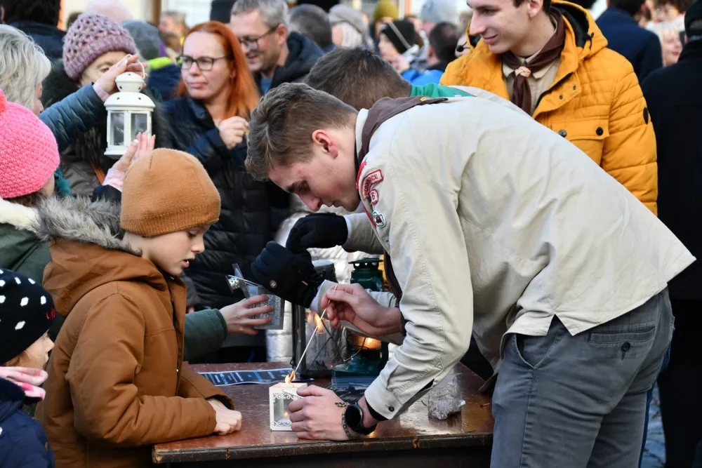 Boskovice rozdávaly polévku chudým i bohatým lidem. Vybrané peníze dostanou potřební